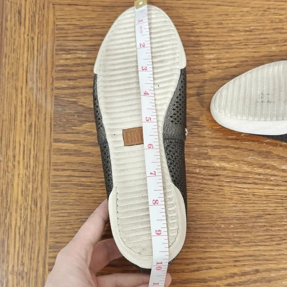 Frye Melanie Pewter Leather Flats Size 6.5 M Metallic - Picture 11 of 12